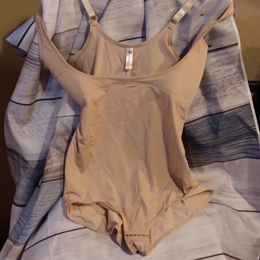 Marilyn Monroe Shapewear 2X Wear Your Own Bra